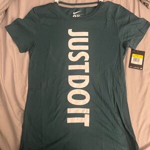 Women’s Nike T-shirt